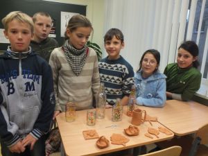 Utenos jaunimo mokyklos Dienos centro vaikų kūrybinių darbelių paroda 