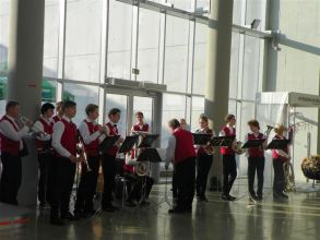 Parodos atidaryme dalyvavo Utenos Adolfo Šapokos gimnazijos pučiamųjų orkestras